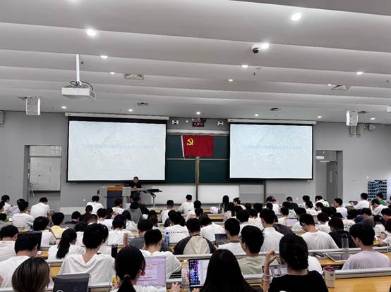 大厅里的人们 AI 生成的内容可能不正确。