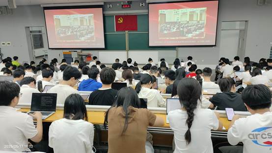 会议室里的人们 AI 生成的内容可能不正确。